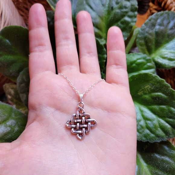 New Silver Celtic Knot Necklace - Picture 9 of 16